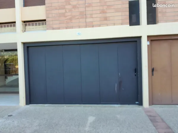 Garage fermé 20m2 à louer - Balaruc-les-Bains