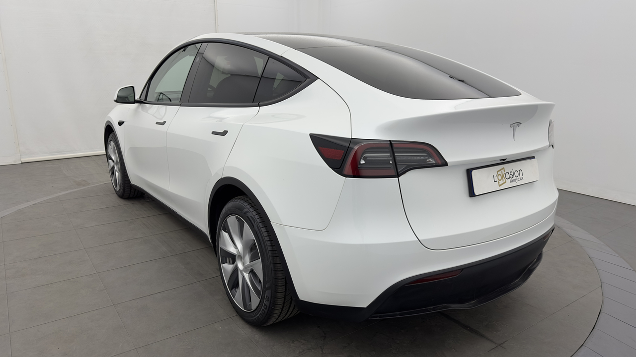 Tesla MODEL Y Standard RWD — photo 3
