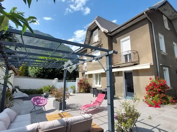 Villa 8 pièces 238 m²