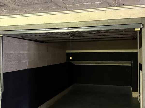 Parking/Garage