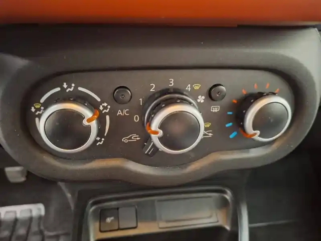 Renault Twingo iii sce 65 - 21 — photo 12