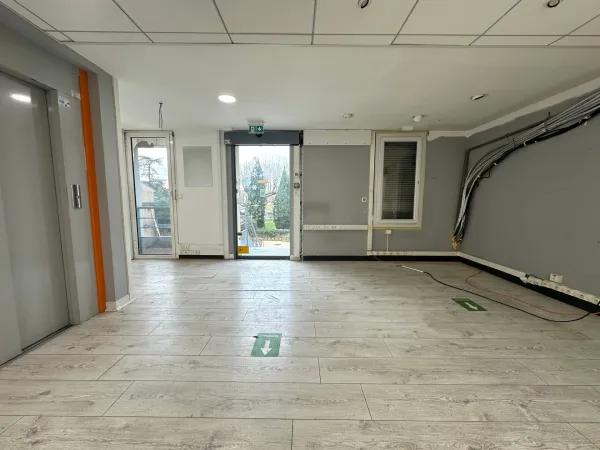 Local/bureau à vendre CASTELNAUDARY (11) - LOCAL COMMERCIAL - VISIBILITE - EMPLACEMENT - LUMINEUX - 