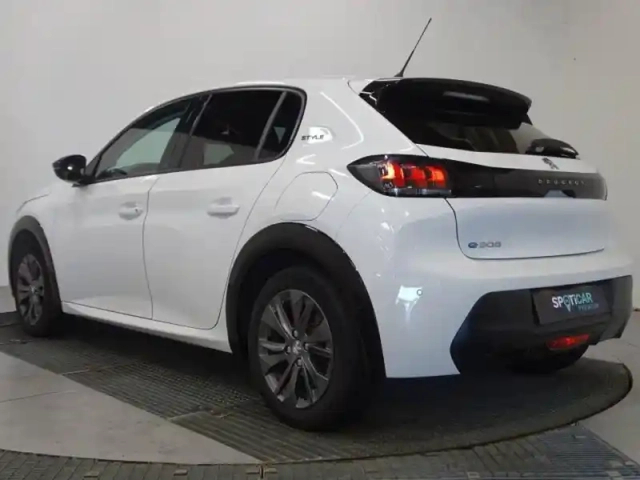 Peugeot 208 e- 136ch style — photo 7