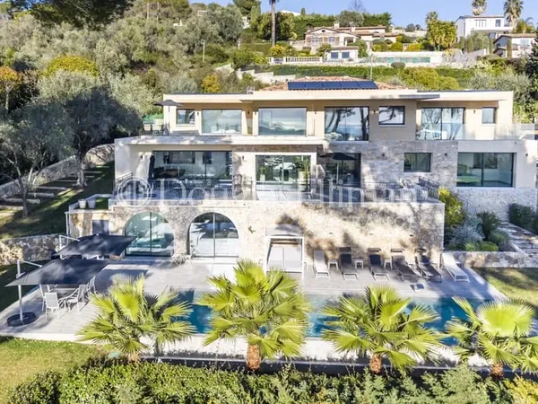 MOUGINS - Villa contemporaine avec vue panoramique
