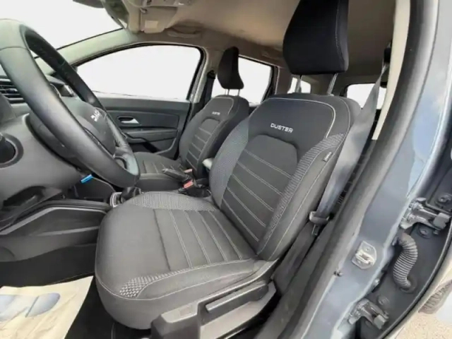 Dacia Duster 1.5 blue dci 115ch  journey 4x4 — photo 11