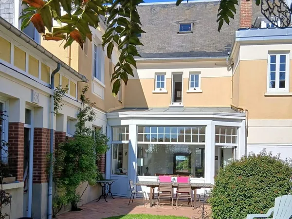 Maison 8 pièces 233 m²
