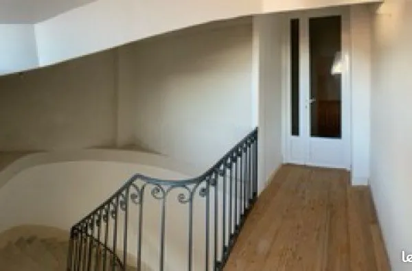 Á louer Appt T3 atypique Etage 2 sans ascenseur