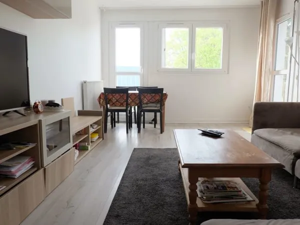 APPARTEMENT 3 PIECES - LUMINEUX - PROCHES COMMODITÉS