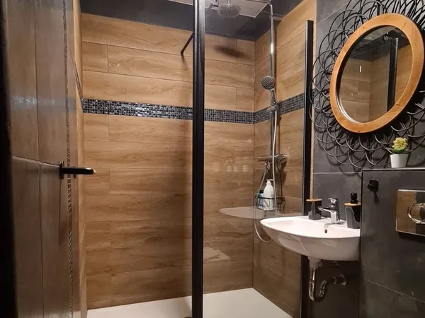 Chambre avec salle de bain individuelle
