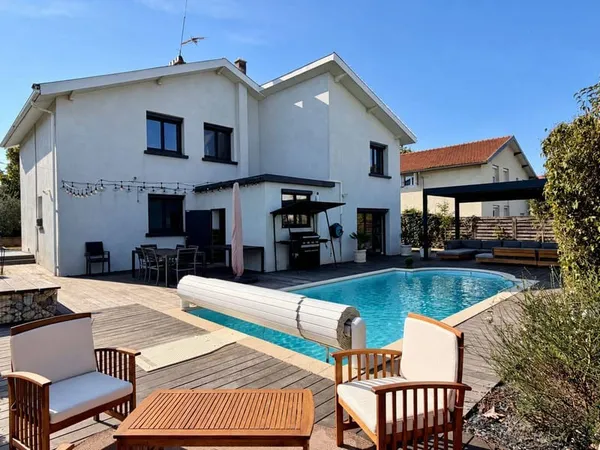 Maison 10 pièces 180 m²