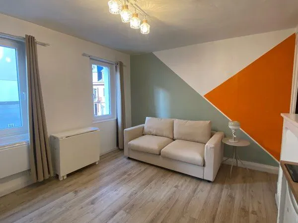 Studio 1er étage voltaire