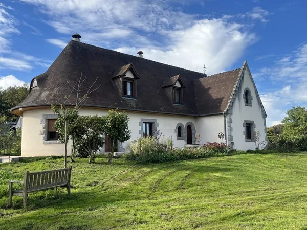 TRES BELLE MAISON DE CARACTERE SANS TRAVAUX