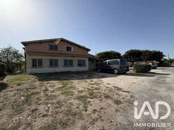 Local 1 pièce 602 m²