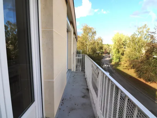 A vendre appartement  F3  avec balcon à SENLIS