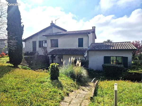 Maison 8 pièces 315 m²