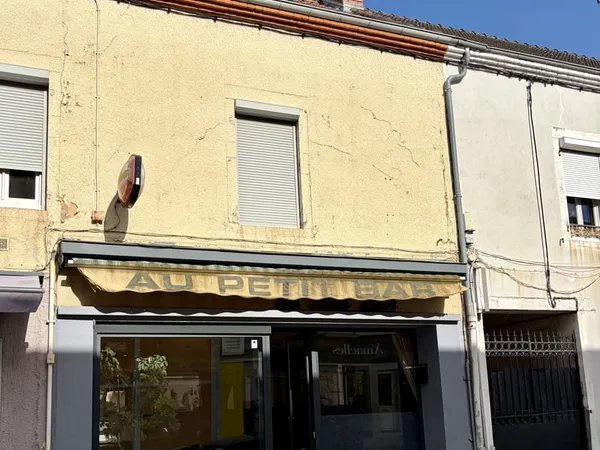 Local commercial 1 pièce 110 m²