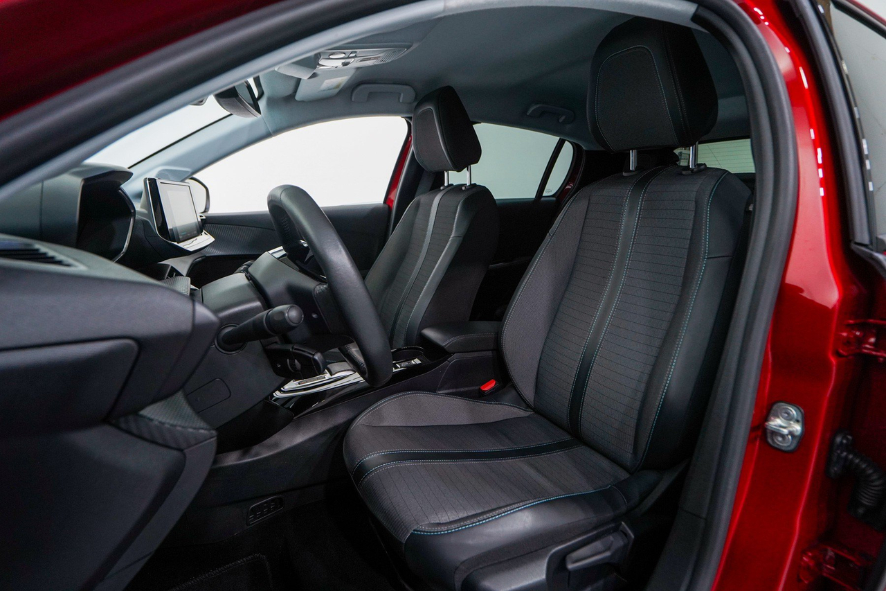 Peugeot 208 — photo 12