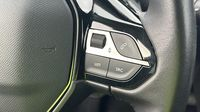 Peugeot 2008 1.2 PureTech 130ch S&S Allure Pack EAT8 — photo 17