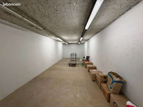Très Grands locaux/ Boxes de stockage à l'entrée du périphérique - Ivry sur Seine