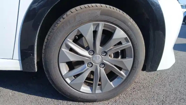 Peugeot 208 electrique 50 kwh 136ch — photo 32
