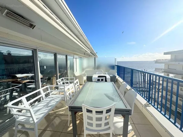 A vendre, 4 pièces Vue mer Latérale, Centre ville, Quartier des Oiseaux, proche Marché & Avenue De G