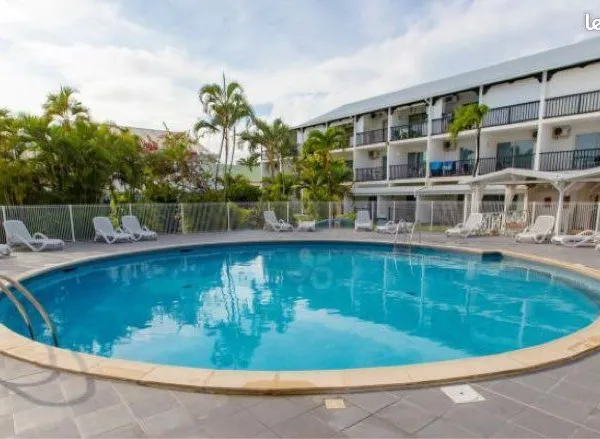Apparemment duplex sur la marina St Francois