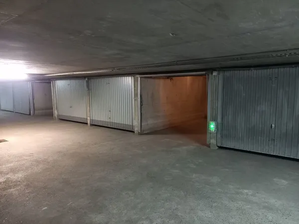 GARAGE - 12.50m²? Lyon Part Dieu - Villette