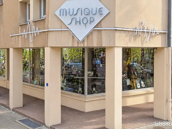 Local commercial 104 m² - Krutenau / Austerlitz - Emplacement passant / grandes vitrines