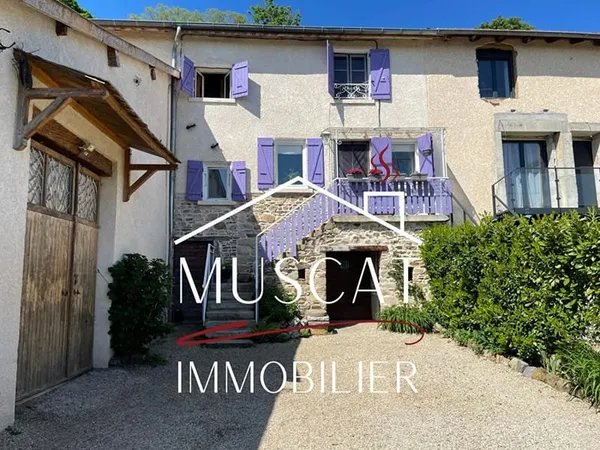 BRIGNAIS - Maison avec 2 dépendances - 3 chambres - garage -
