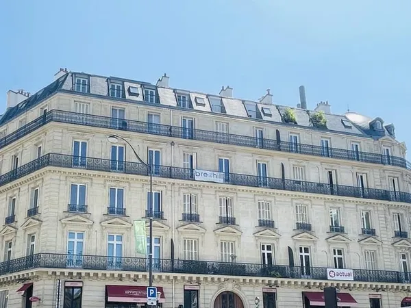 Paris 8 - 2 pièces - dernier étage - espaces extérieurs