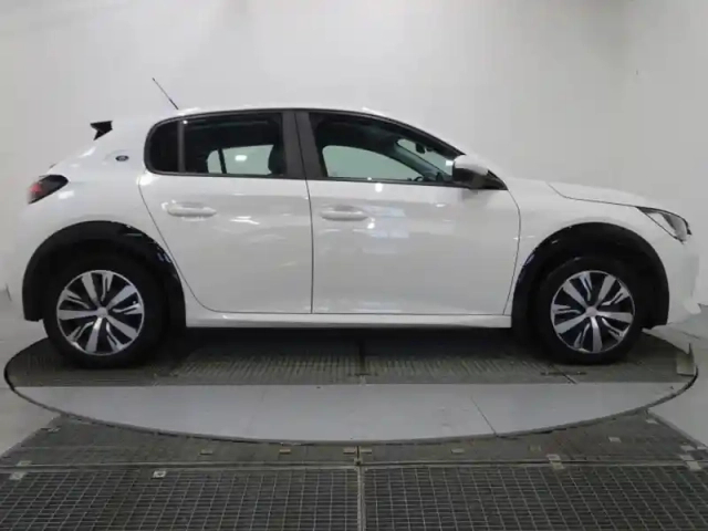 Peugeot 208 e- 136ch active — photo 5