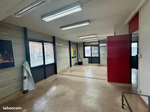 Local commercial 560 m²