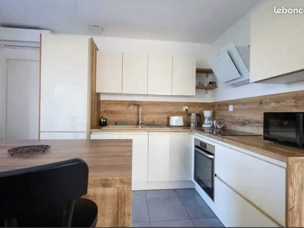 🏡 Maison 95 m² - 3 chambres - Grande terrasse avec pergola - Garage avec mezzanine - Climatisation