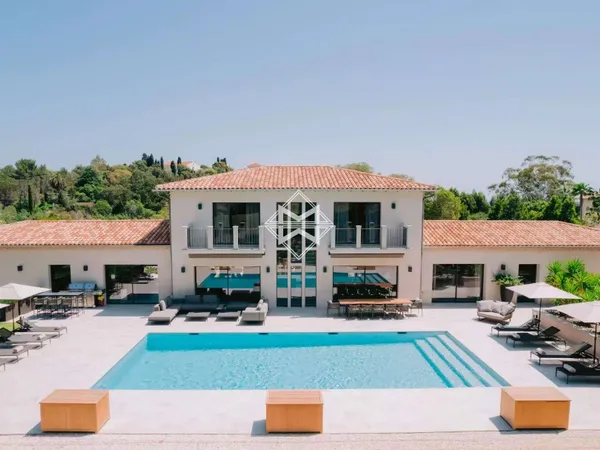 Maison 12 pièces 470 m²