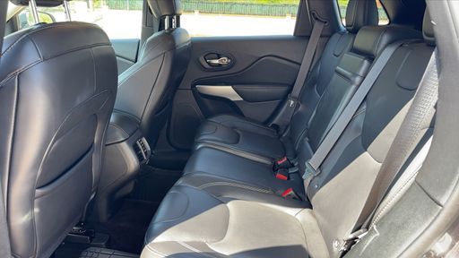 Jeep Cherokee 2.2 CRD 4WD 184 cv boite auto - Night Eagle – 2018 – 95375 km – Diesel – Boîte Automatique — photo 27