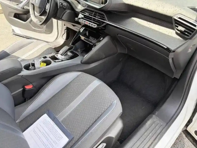 Peugeot 2008 puretech 130 s&amp;s eat8 — photo 25