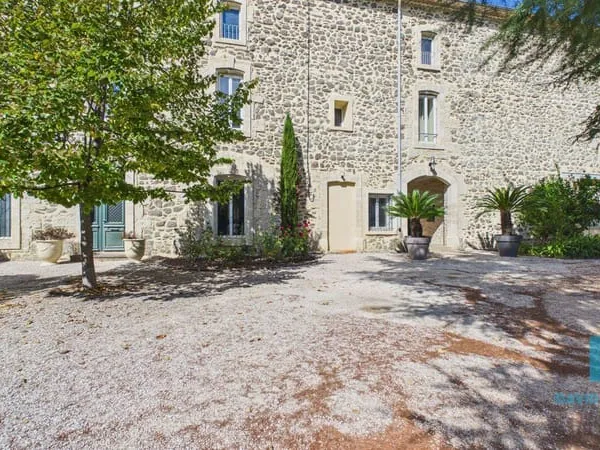 Maison de plain-pied 14 pièces 460 m²