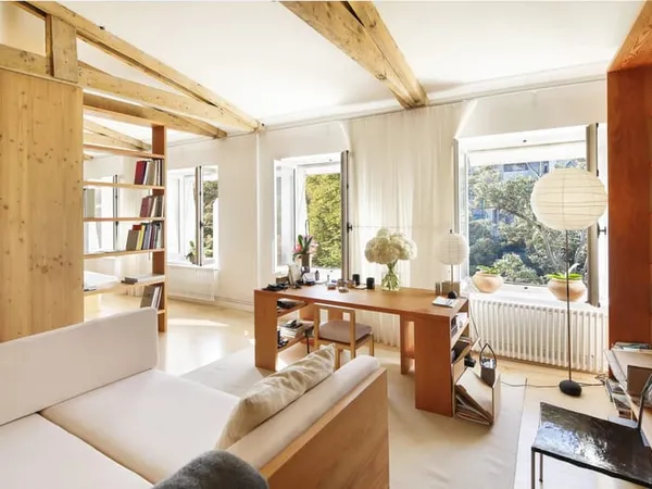 Un penthouse d'esthète dans un hôtel particulier sur jardin