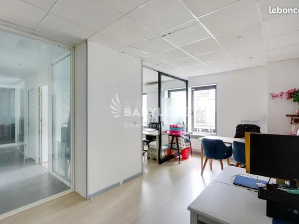 Bureau 167 m²