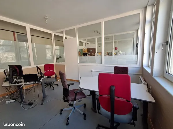 Un poste dans un bureau partagé à la MAGMA