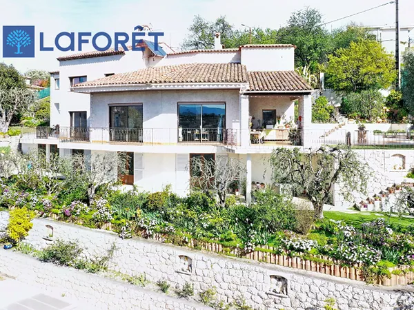 Maison 10 pièces 330 m²