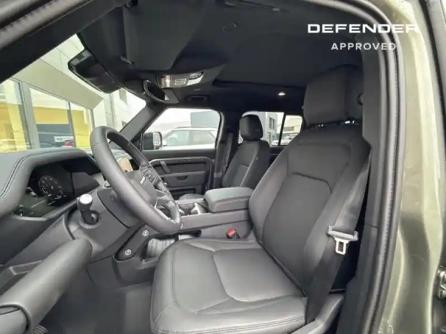 Land Rover Defender 110 2.0 p300e x-dynamic se — photo 6