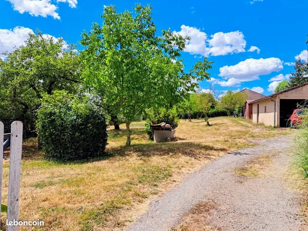 Beau terrain constructible arboré