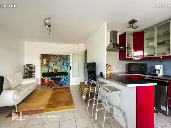 T2 meublé 41 m² - Balcon filant - Parking - 900 CC