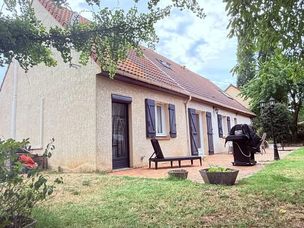 NOAILLES Maison 7 pièces, cuisine équipée, salon, séjour, 3 chambres, garage, jardin