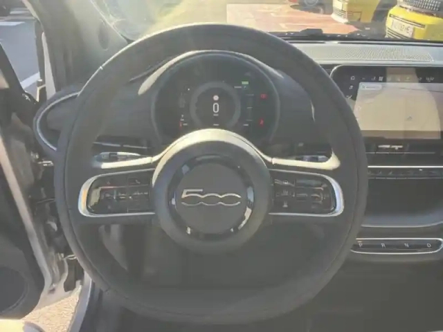 Fiat 500 e 118ch giorgio armani collectors edition my25 step 2 — photo 14