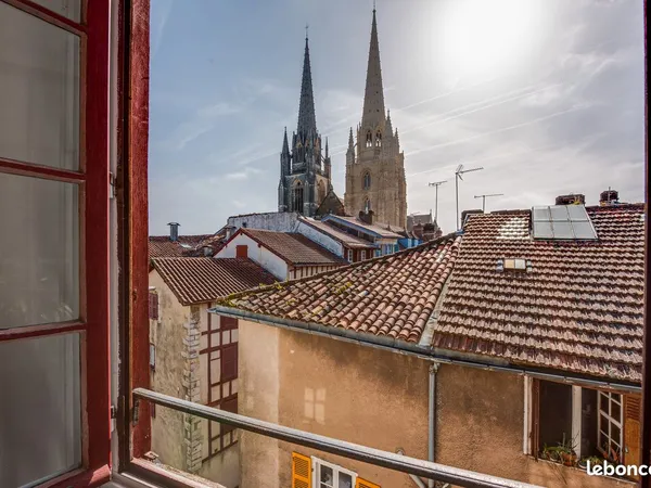 Duplex Traversant Rempart Cathedrale 2ch + Mezz