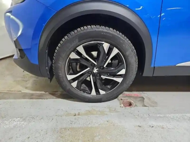 Peugeot 2008 1.2 puretech 100ch s&amp;s allure pack — photo 9