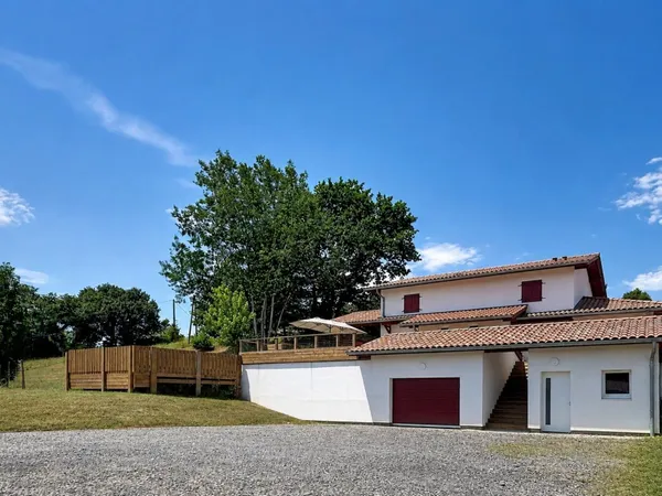 LA BASTIDE-CLAIRENCE - MAISON CONTEMPORAINE AVEC PISCINE