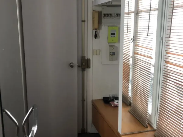 LOCAL COMMERCIAL